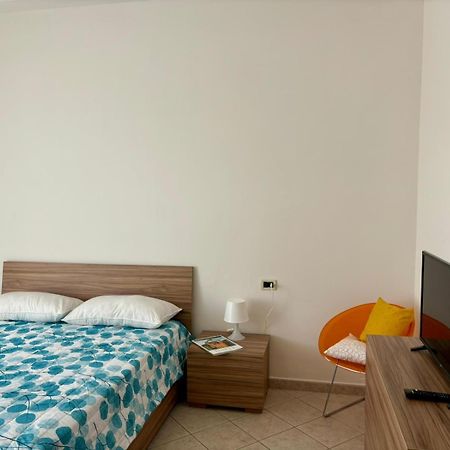 Sole E Mare - Viareggio Apartment Bagian luar foto