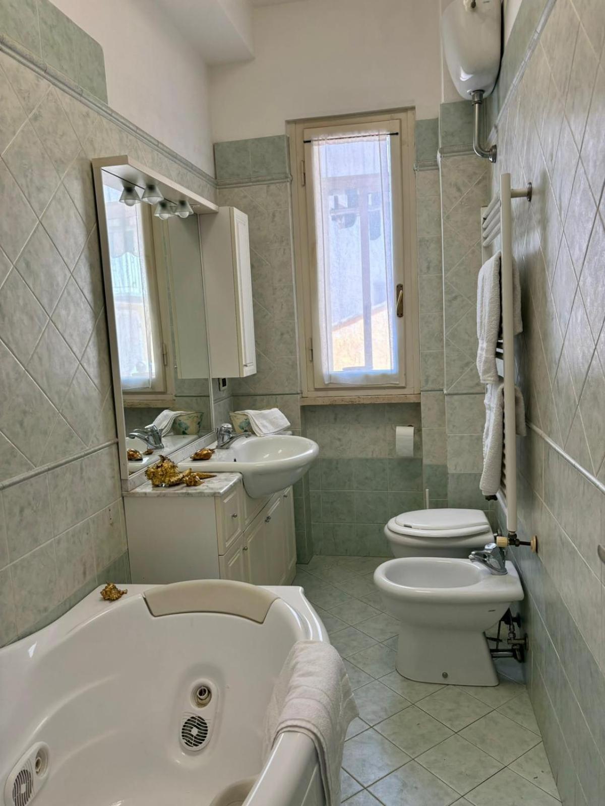 Sole E Mare - Viareggio Apartment Bagian luar foto